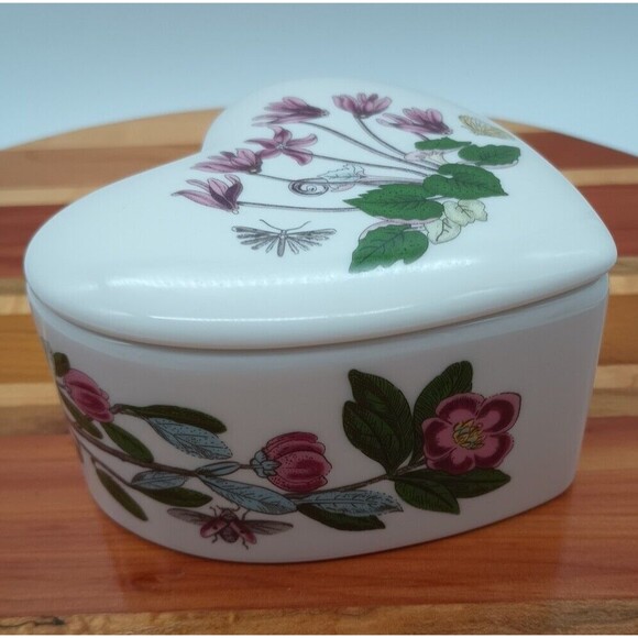 Portmeirion Botanic Garden Susan Williams-Ellis Cyclamen Trinket Box Heart Shape - Picture 6 of 11